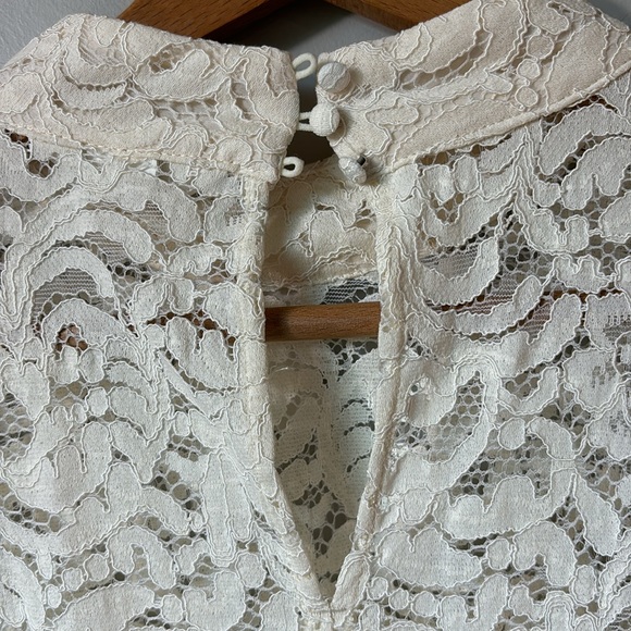 NWT H&M Lace Blouse with button wrist detail and mock neck size Large - Picture 6 of 6